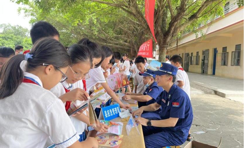 安全宣傳“進(jìn)校園”安全知識伴“童”行4.png