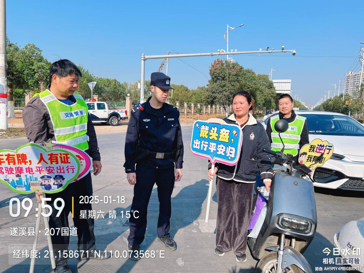 城月鎮(zhèn)人民政府聯(lián)合城月派出所開展交通勸導工作